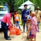 ঠাকুরগাঁওয়ে রোজগারহীন ঘরবন্দী মানুষের পাশে খাদ্য সহায়তার এক মহৎপ্রাণ